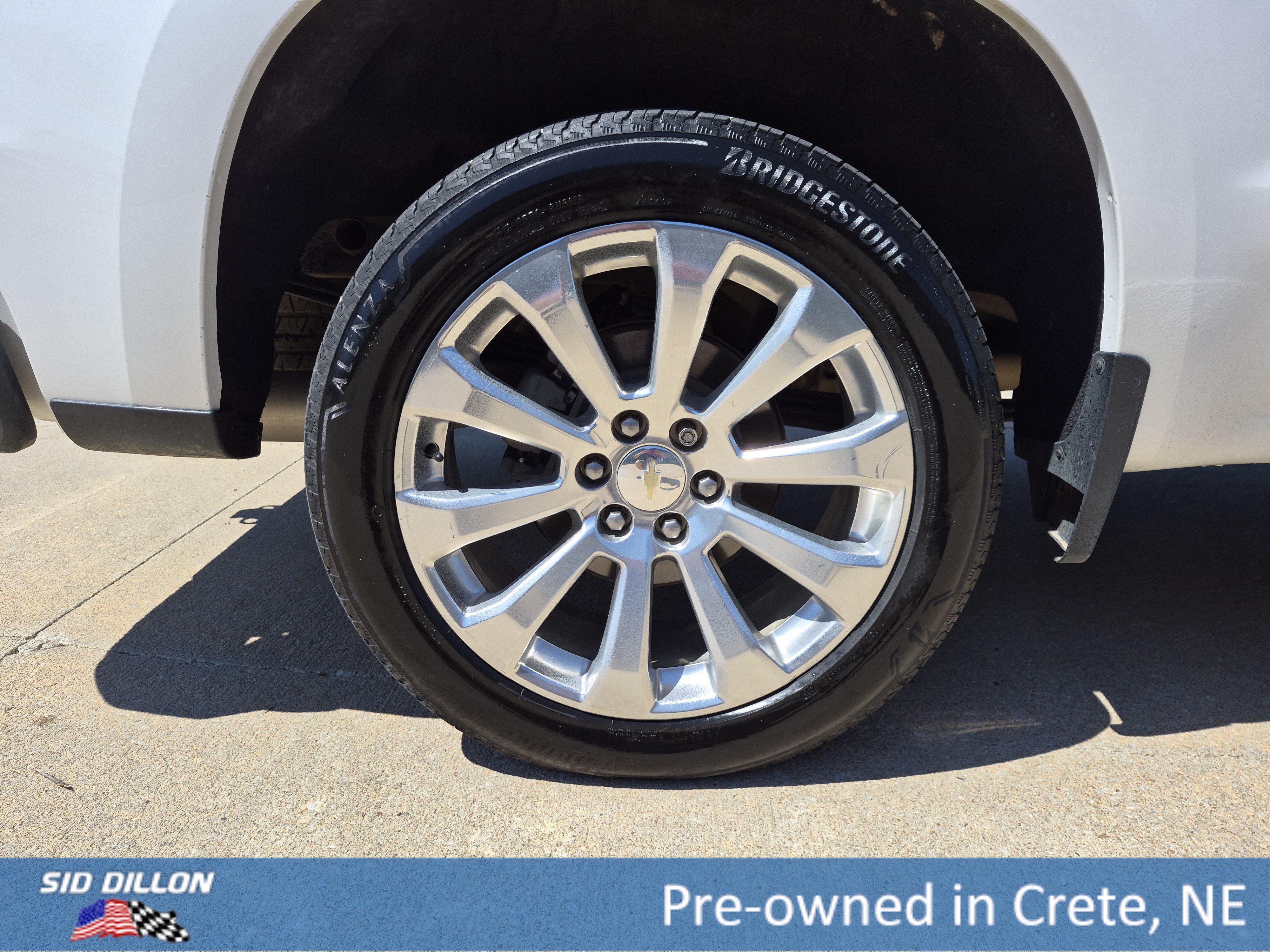 Used 2021 Iridescent Pearl Tricoat Chevrolet High Country image 10