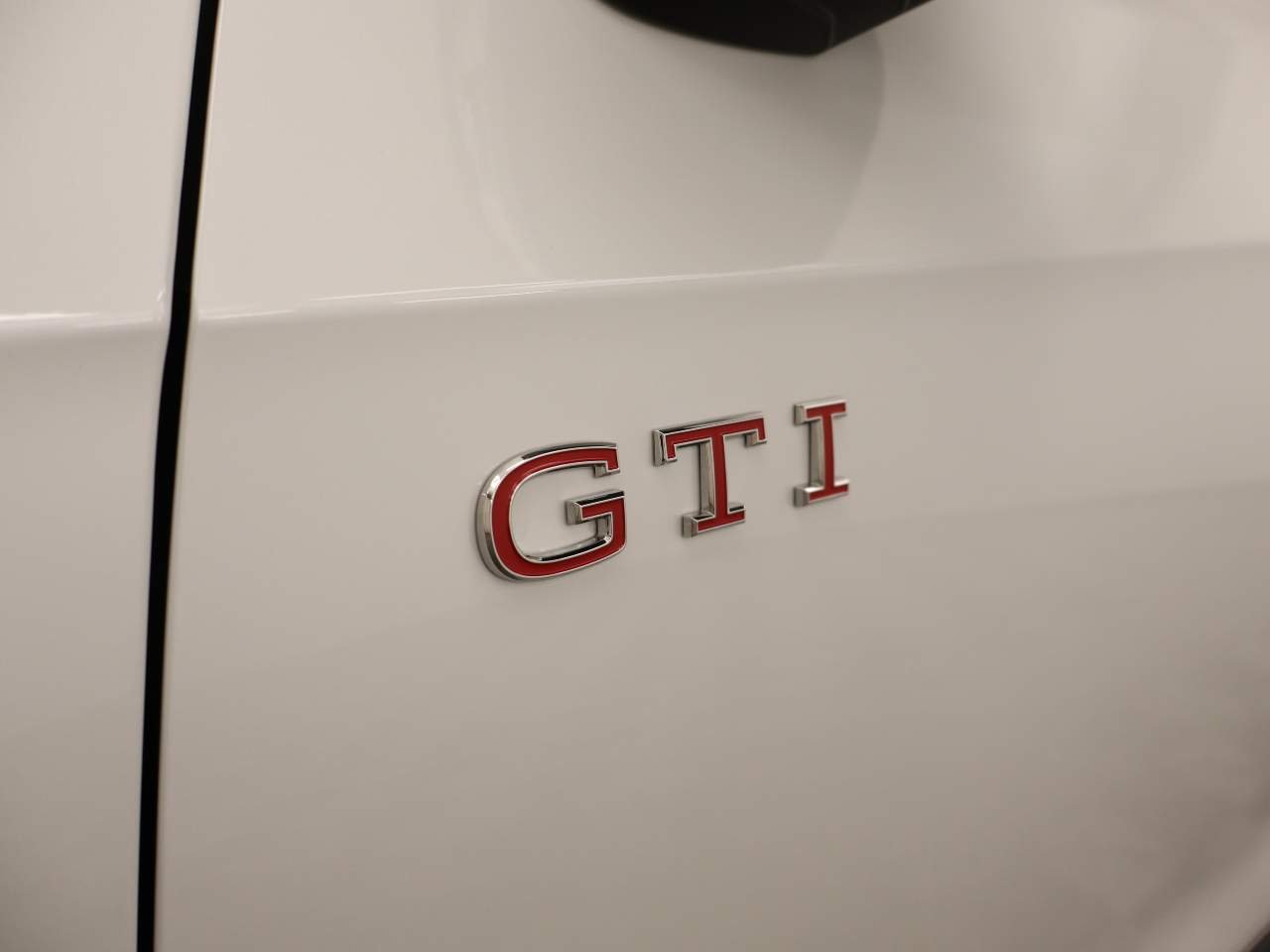 New 2026 Opal White Pearl Volkswagen SE image 18