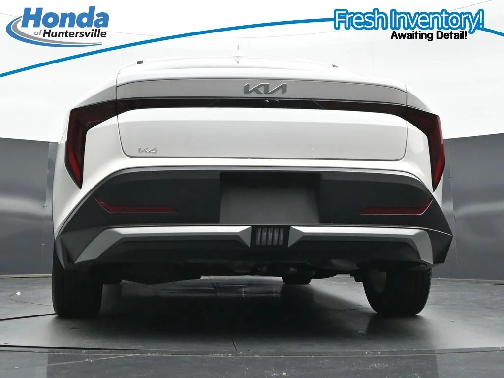 2025 Kia K4 LXS - Photo 31
