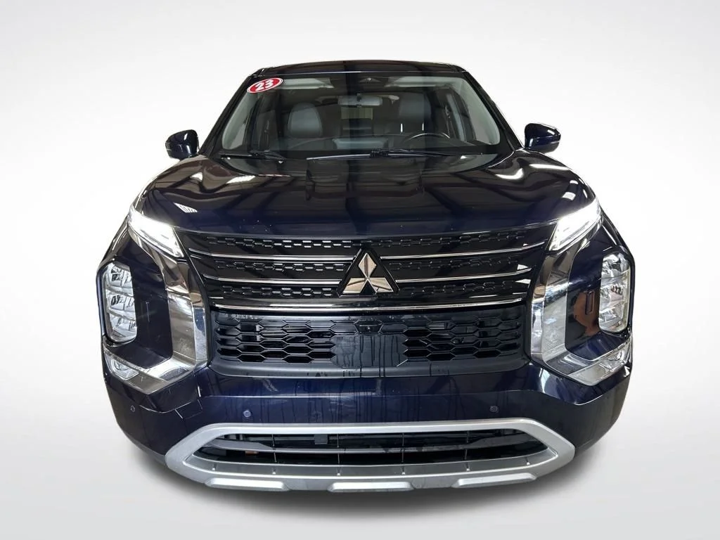 Used 2023  Mitsubishi SE image 8