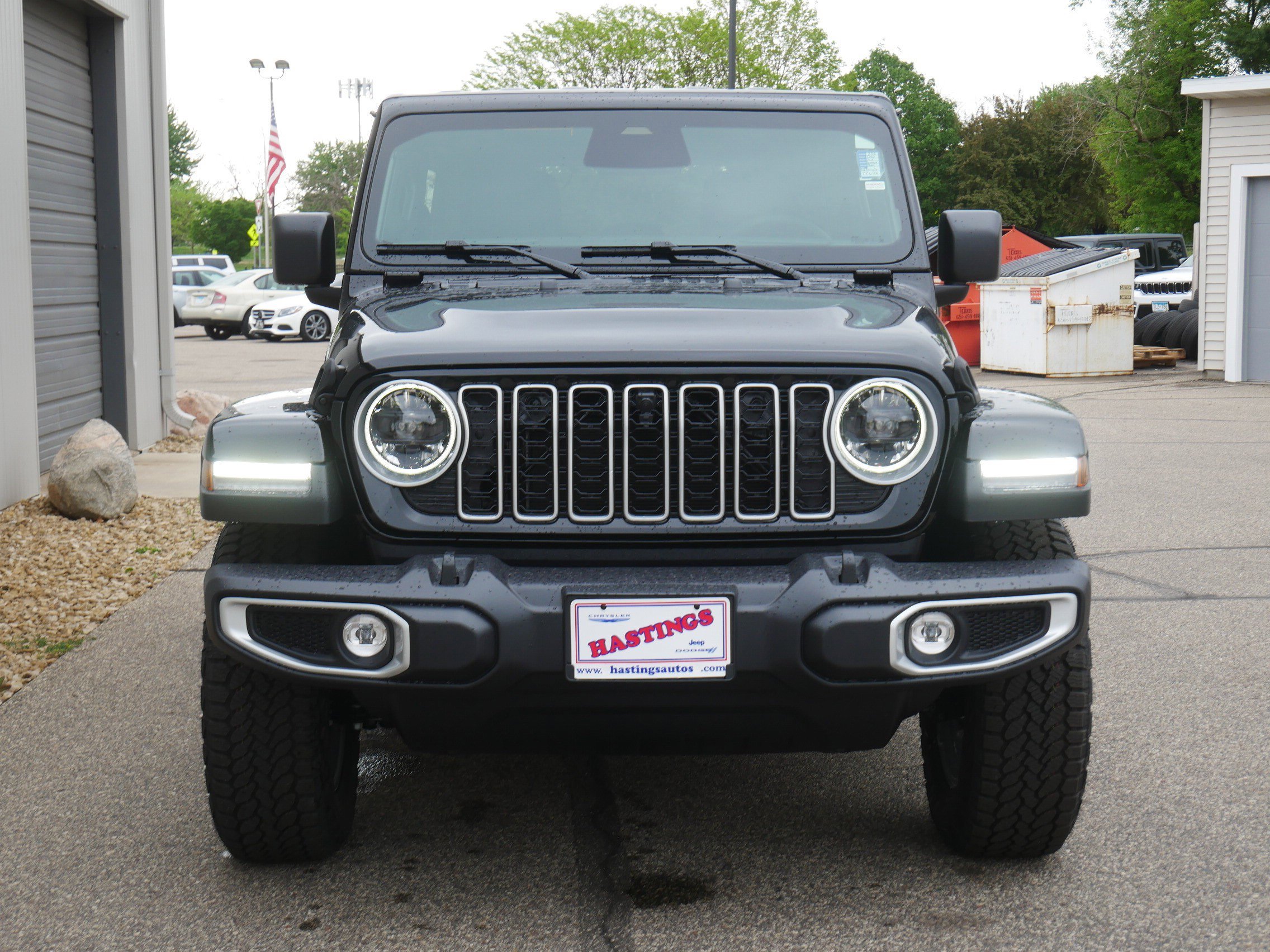 New 2026 Black Clear-Coat Exterior Paint Jeep Sahara image 5