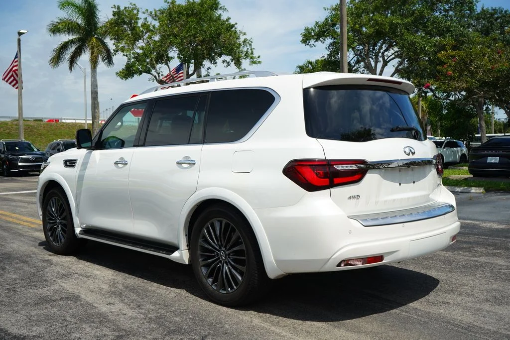Used 2024 White INFINITI Sensory image 9