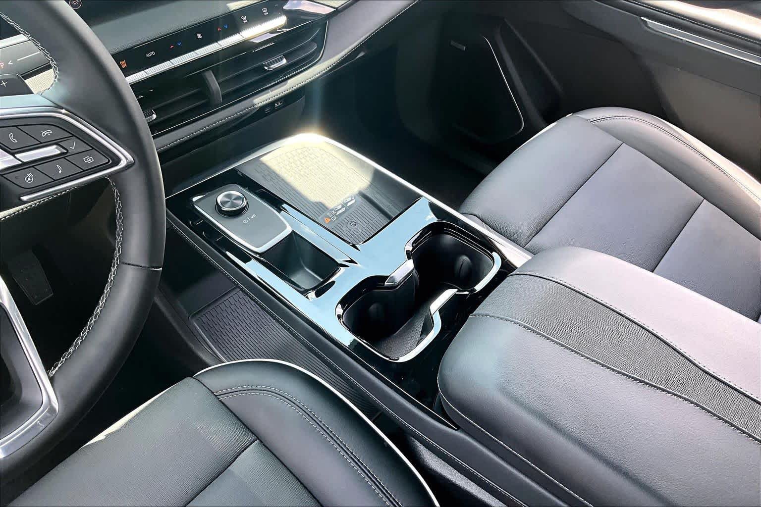 Used 2025 Summit White Buick Preferred image 17