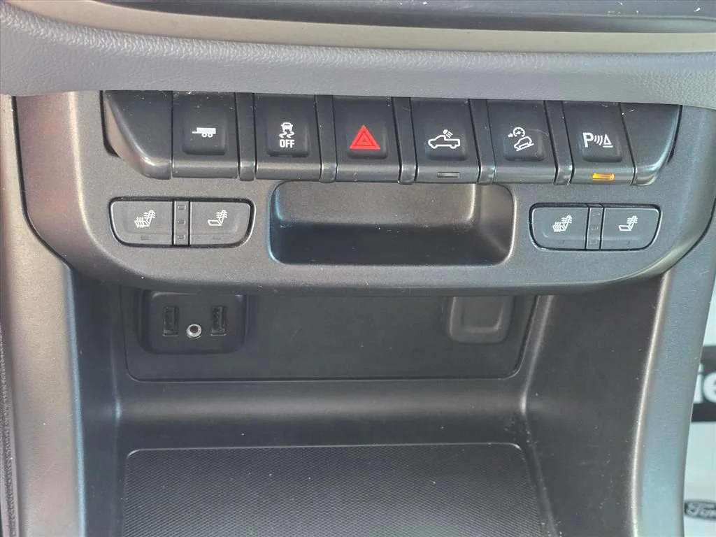 Used 2019 RED HOT Chevrolet 2WD Z71 image 18