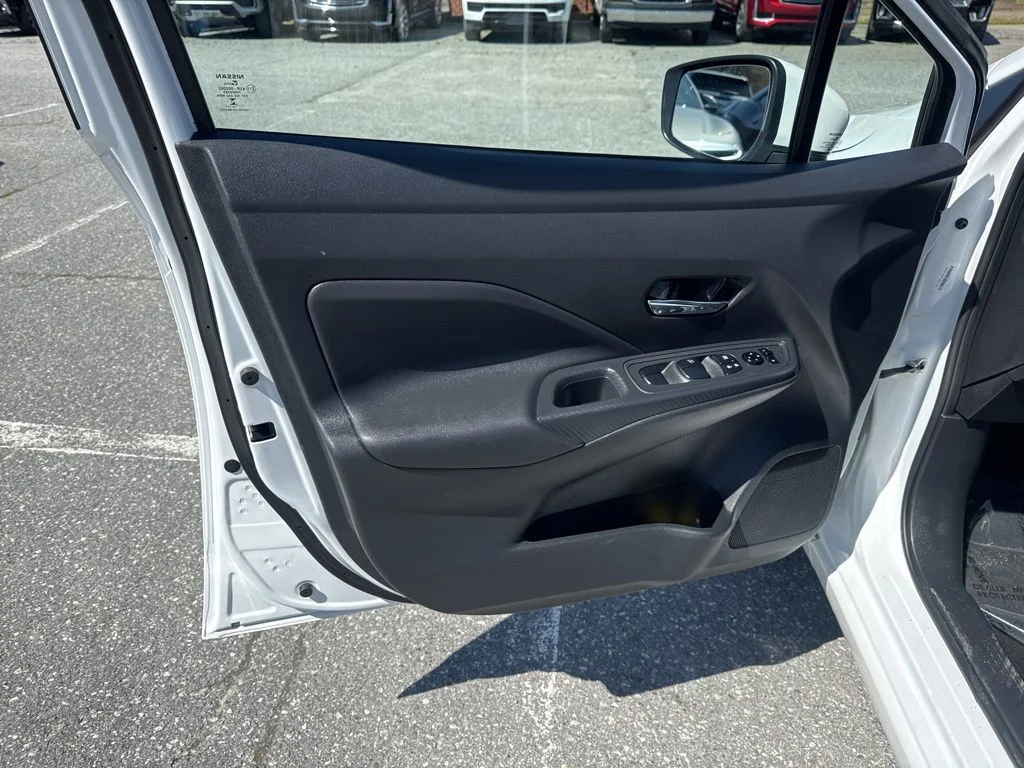 Used 2025 White Nissan 1.6 SV image 22