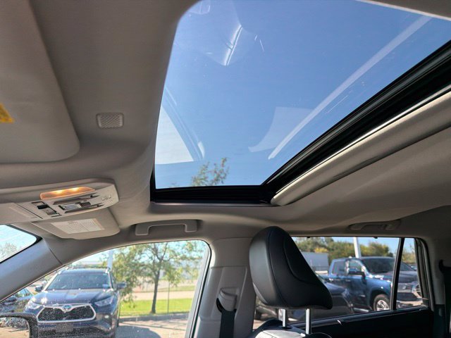 Used 2022 Gray Toyota XLE image 8
