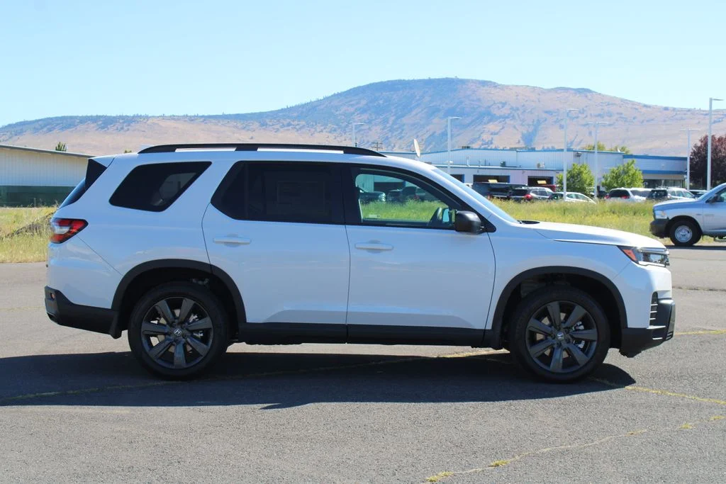 New 2026 Platinum White Pearl Honda AWD Sport image 7