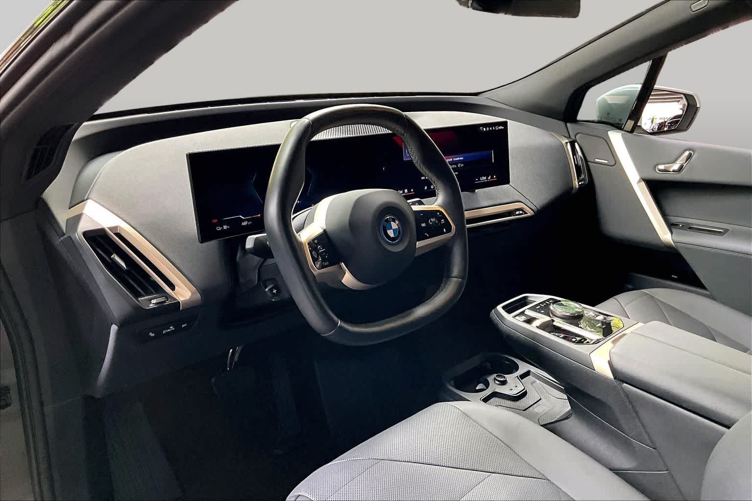 Used 2024 Alpine White BMW xDrive50 image 17