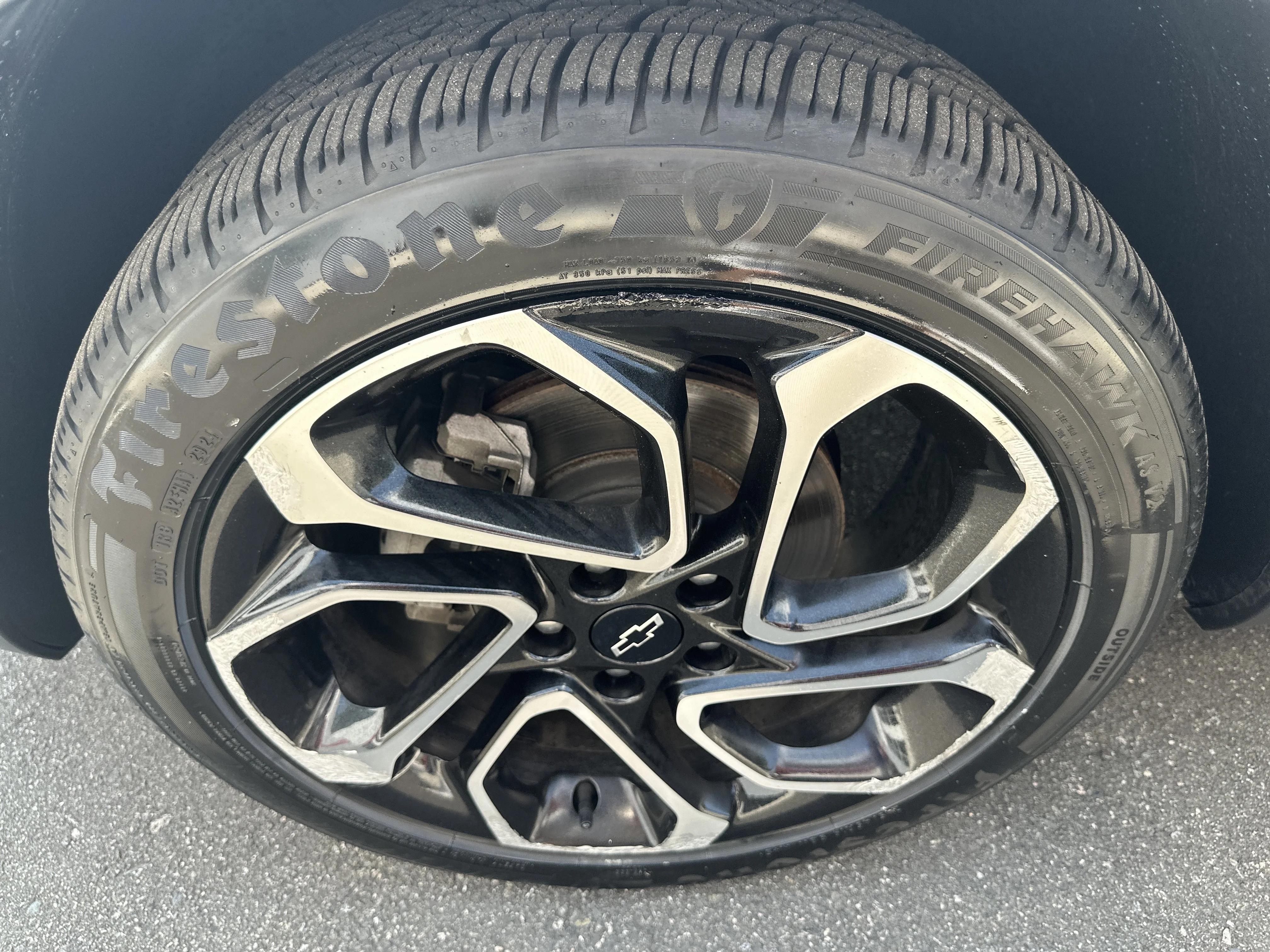 Used 2025 Summit White Chevrolet 2RS image 25