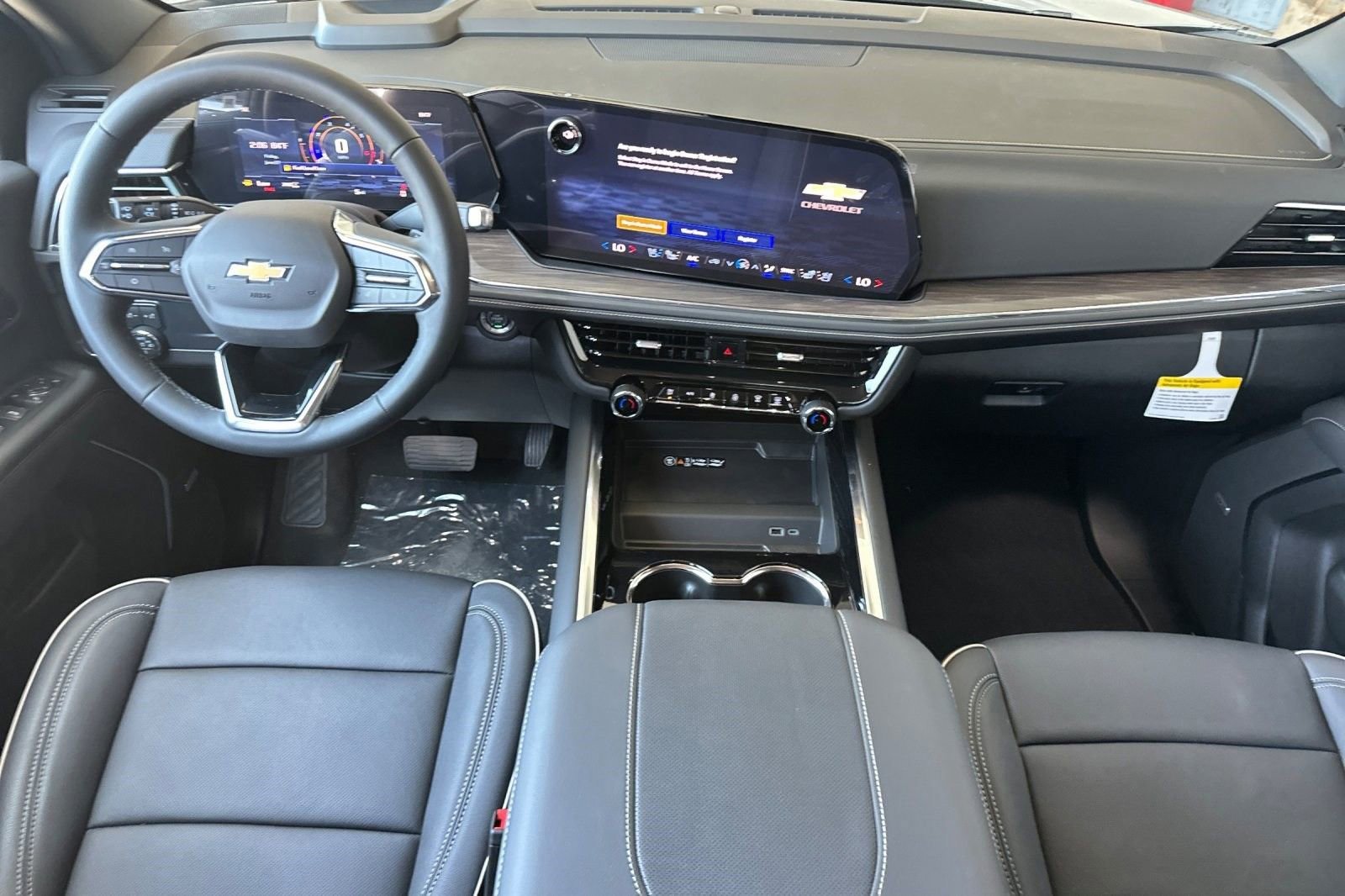 2025 Chevrolet Suburban Premier - Photo 14