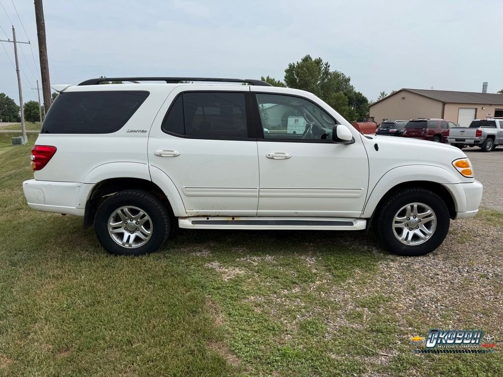 Used 2004  Toyota Limited image 2