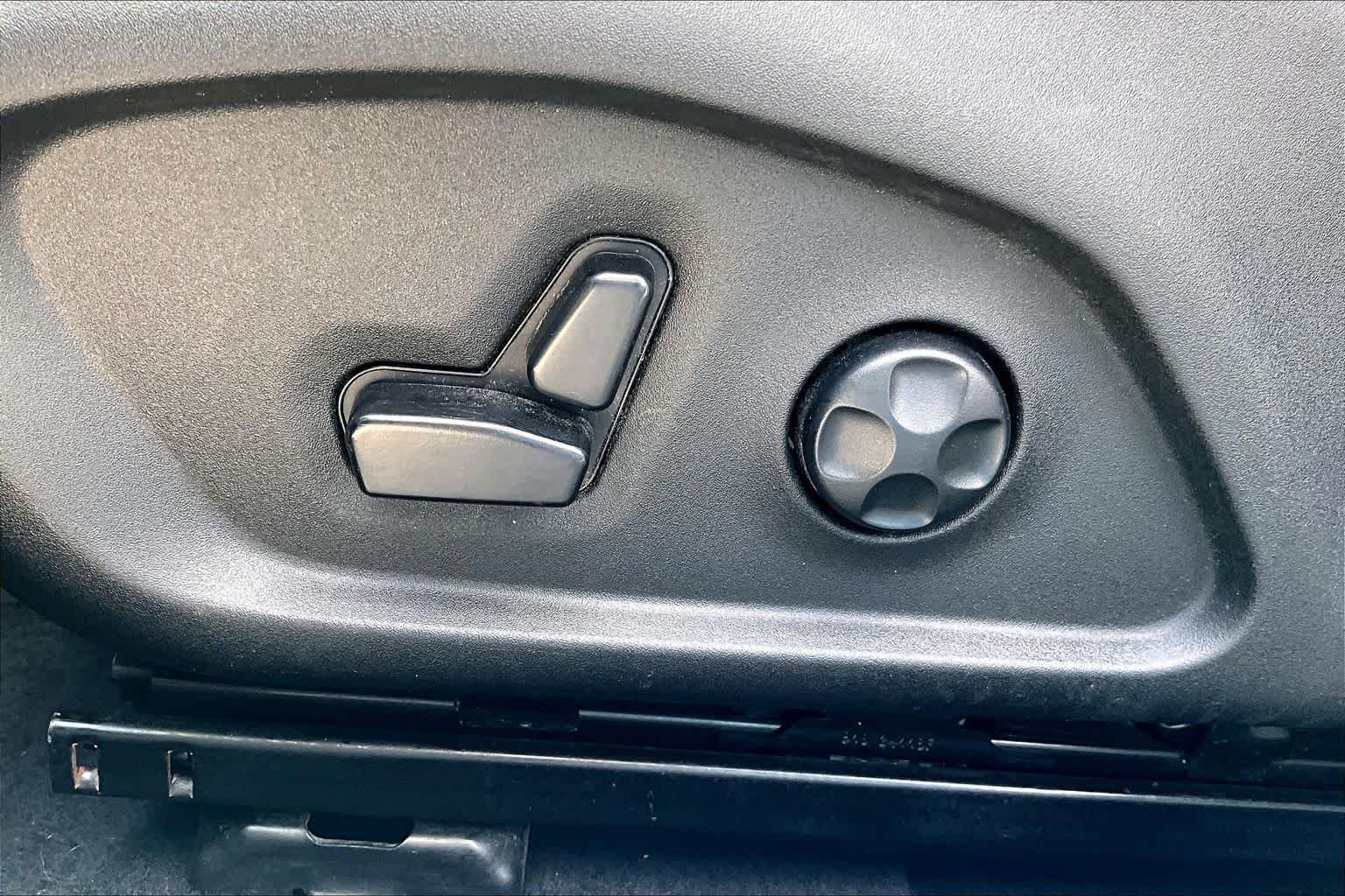 Used 2019 Laser Blue Pearlcoat Jeep Altitude image 29