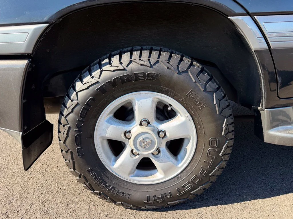 Used 2000 Black Toyota Base image 10