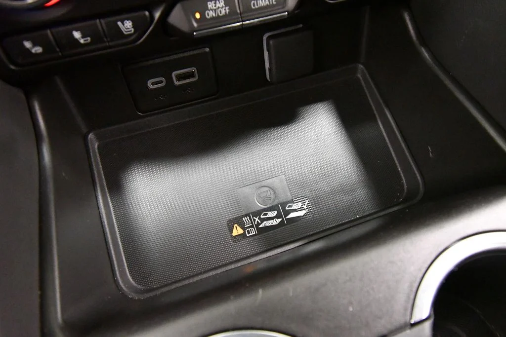 Used 2024  Chevrolet High Country image 28