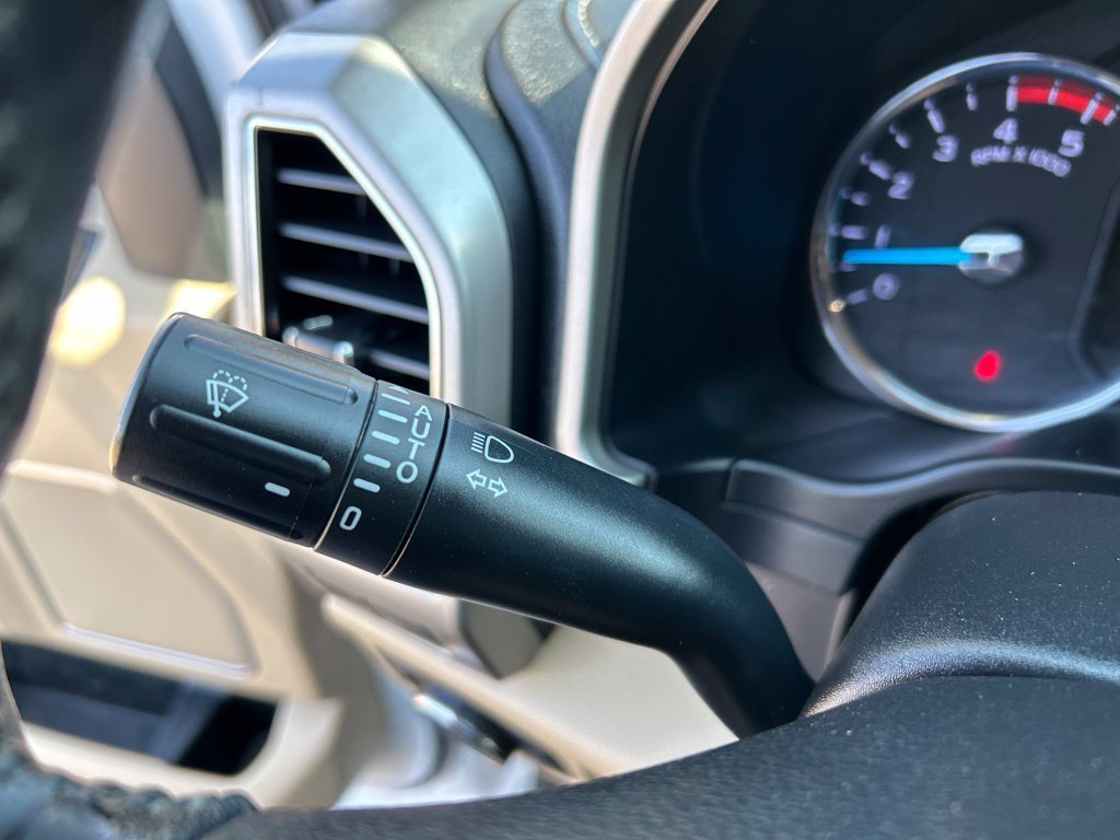 Used 2019 Oxford White Ford Lariat image 19