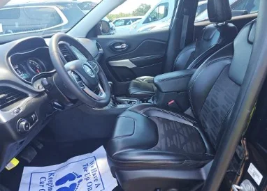 Used 2022 Black Jeep X image 11