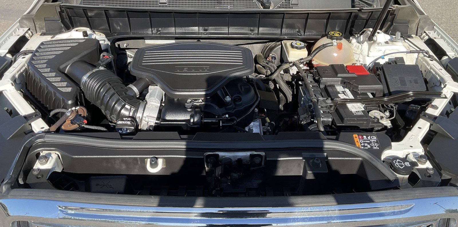Used 2017 White Frost Tricoat GMC Denali image 11
