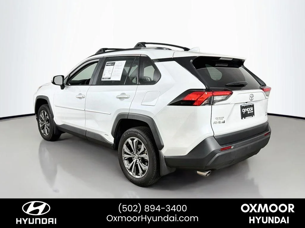 Used 2025 Wind Chill Pearl Toyota Hybrid XLE Premium image 5