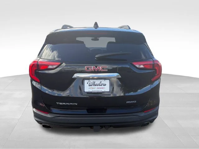 Used 2018 Black GMC SLE image 4