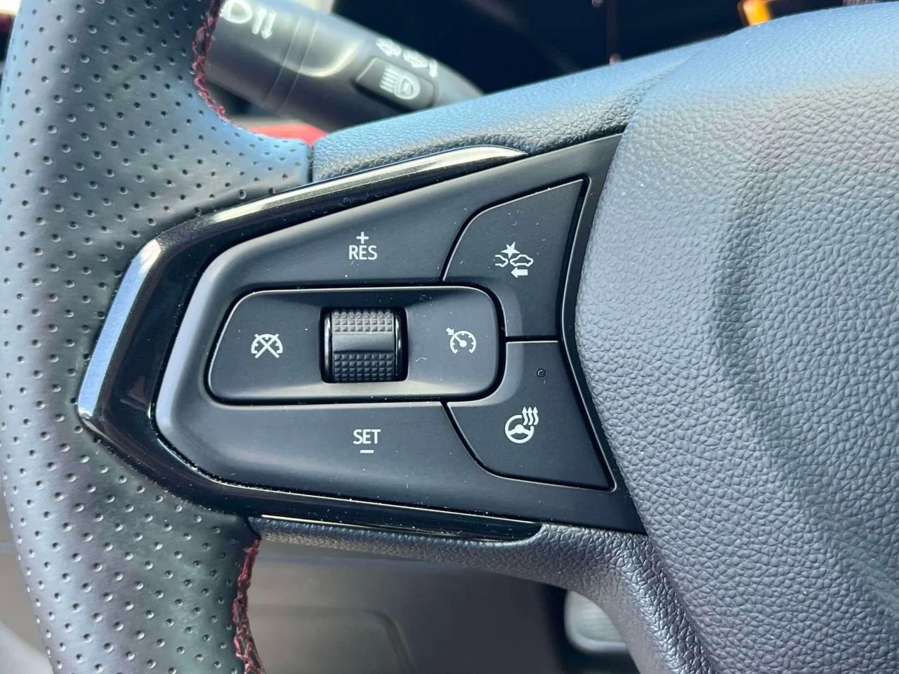 Used 2024 Sterling Gray Metallic Chevrolet FWD 2RS image 22