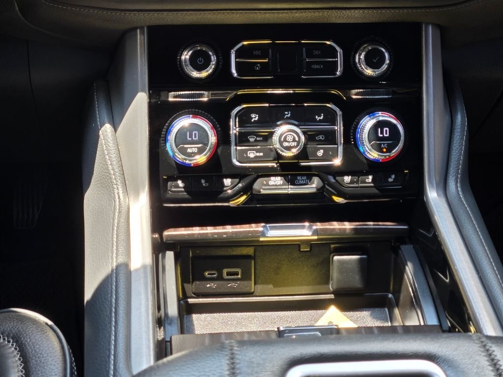 Used 2023 White GMC Denali image 23