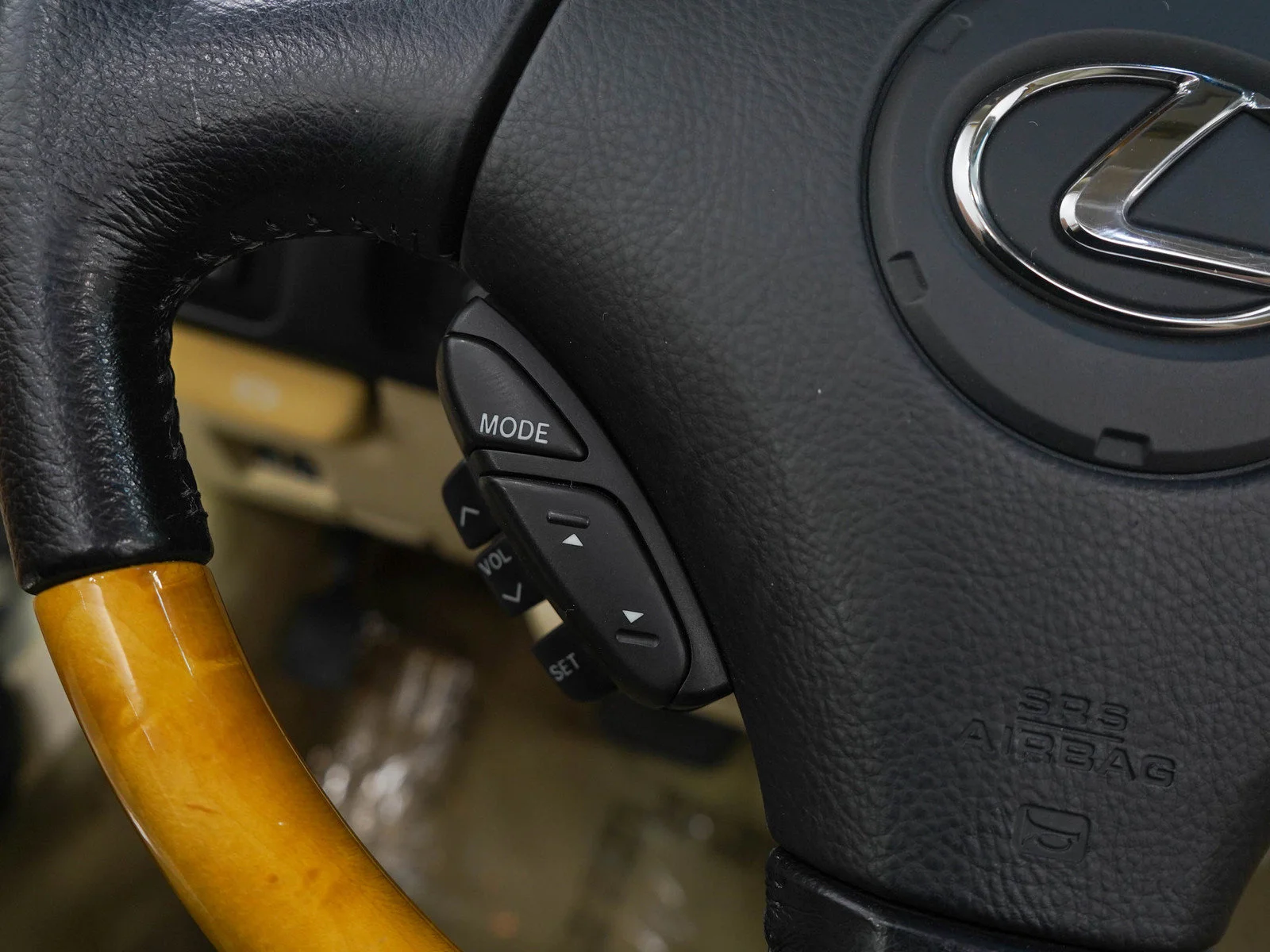 Used 2002 Silver Lexus 430 image 23