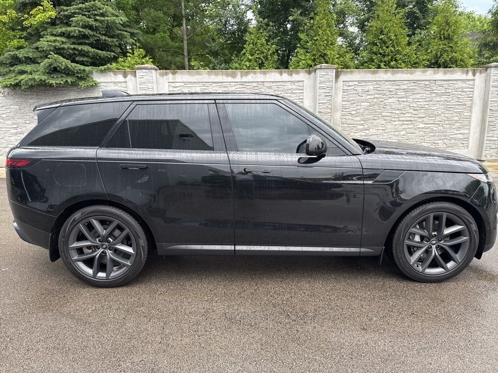 Used 2024 Black Land Rover SE image 7