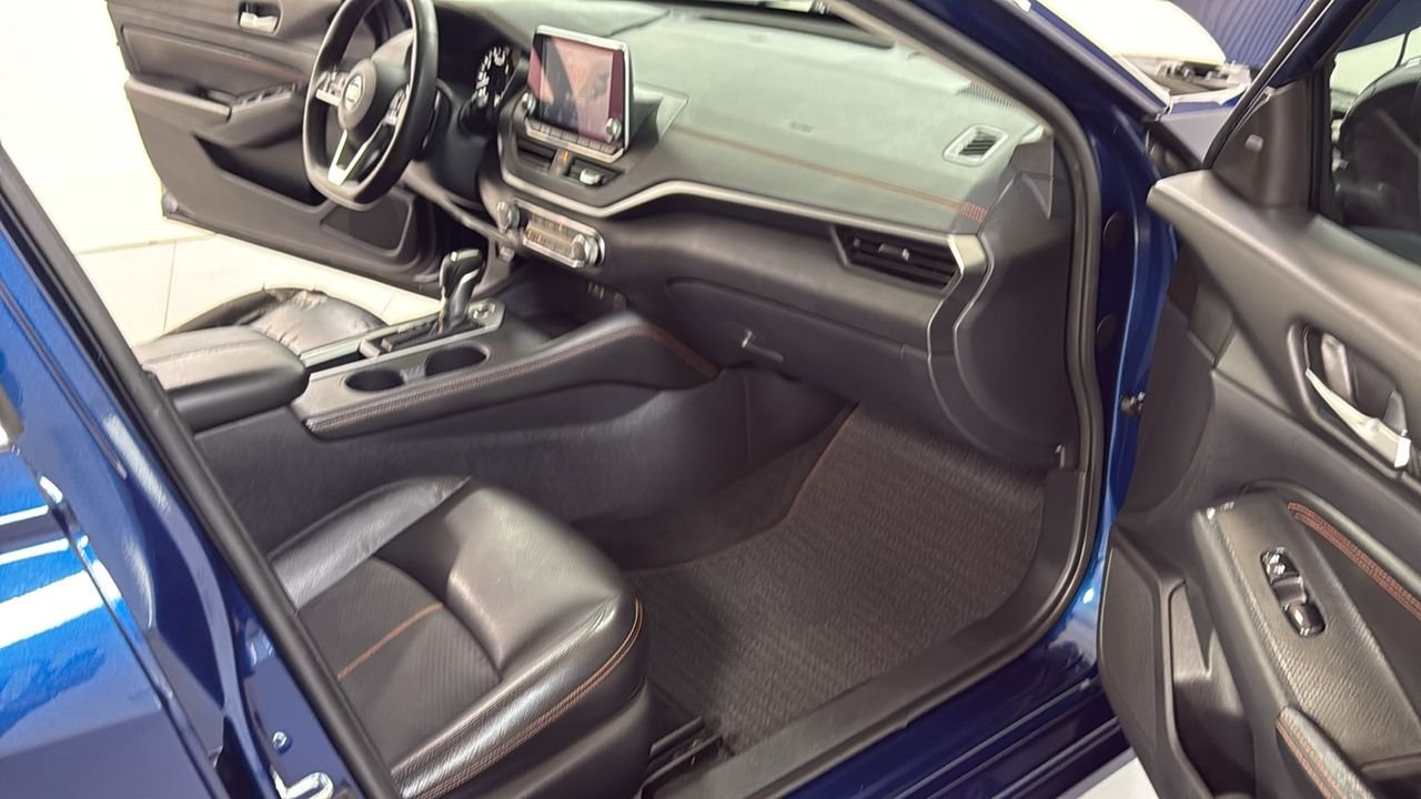 Used 2020 Blue Nissan 2.5 SR image 18