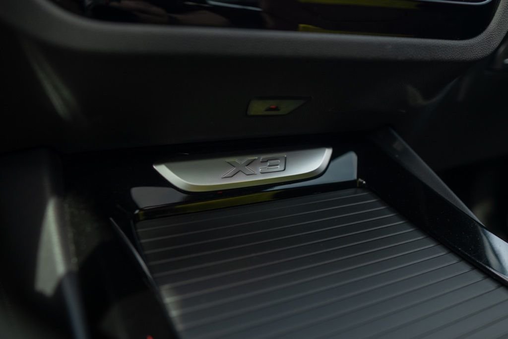 Used 2024 Black Sapphire Metallic BMW xDrive30i image 32
