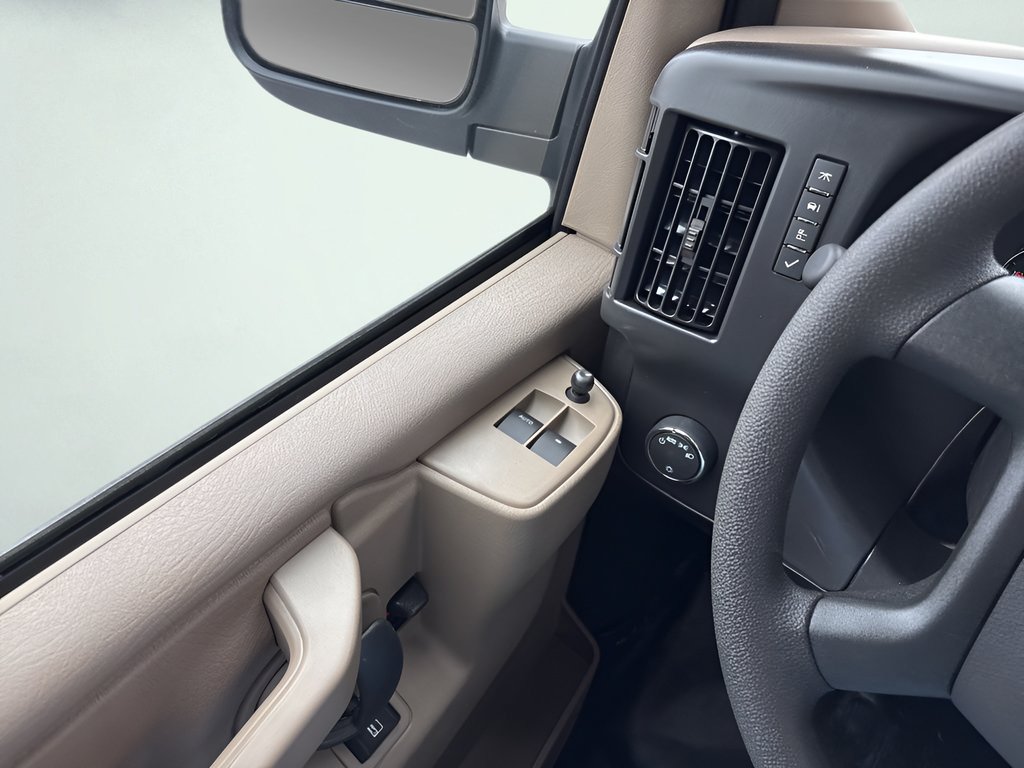 2025 Chevrolet Express Cargo Work Van - Photo 19