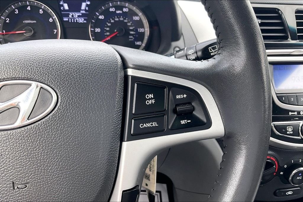 Used 2013 Black Hyundai SE image 18