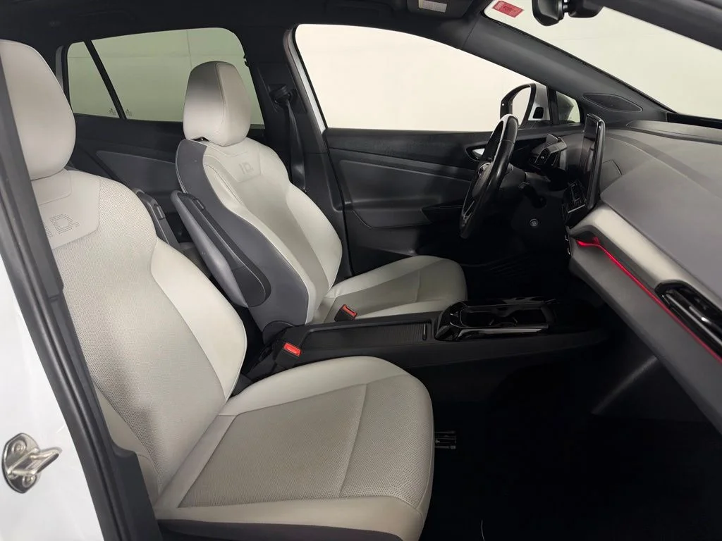Used 2021 White Volkswagen Pro S image 32