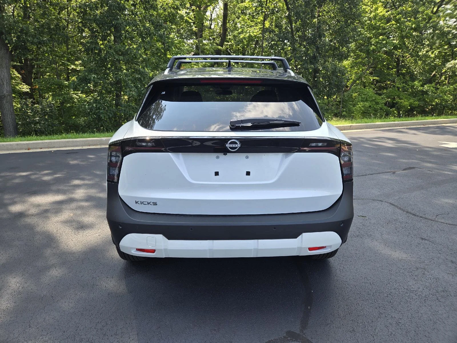 New 2026 Aspen White Tricoat/Super Black Nissan SV image 8