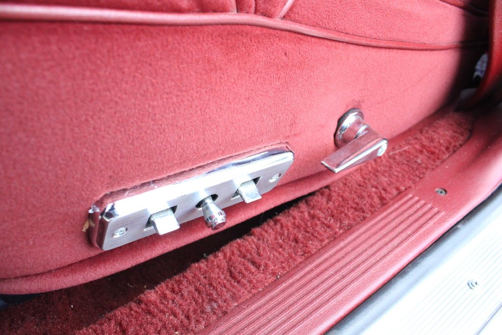 Used 1987 White Ford LX image 3