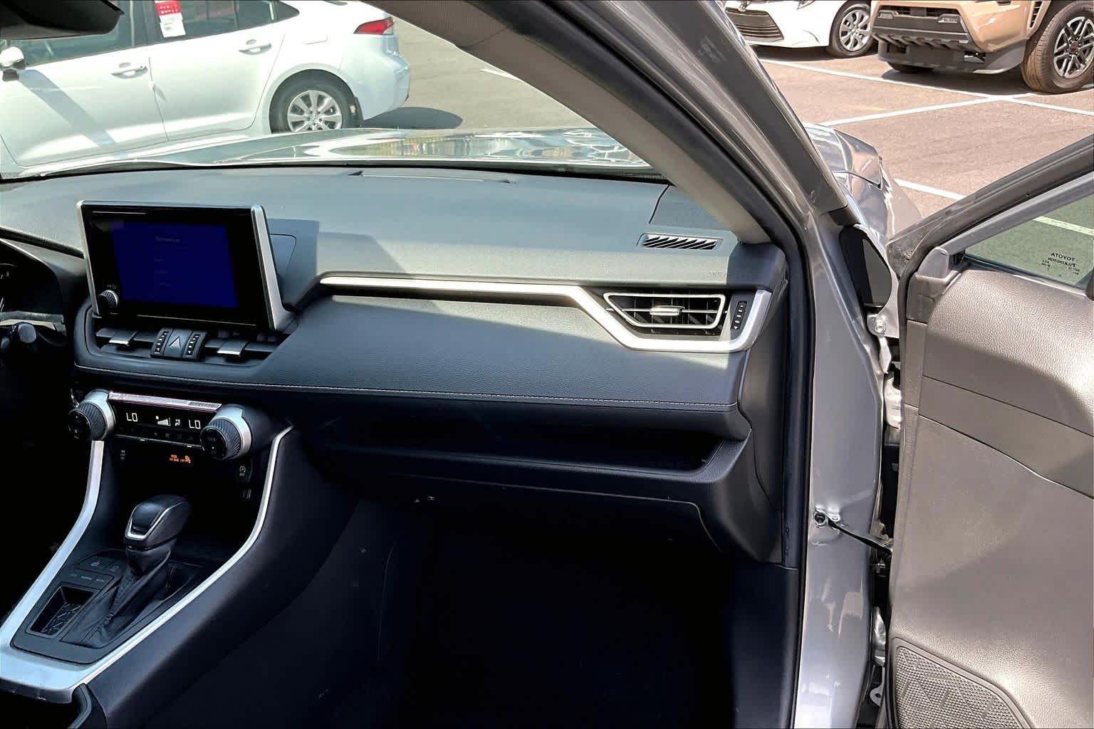 Used 2024 Silver Sky Metallic Toyota XLE Premium image 31