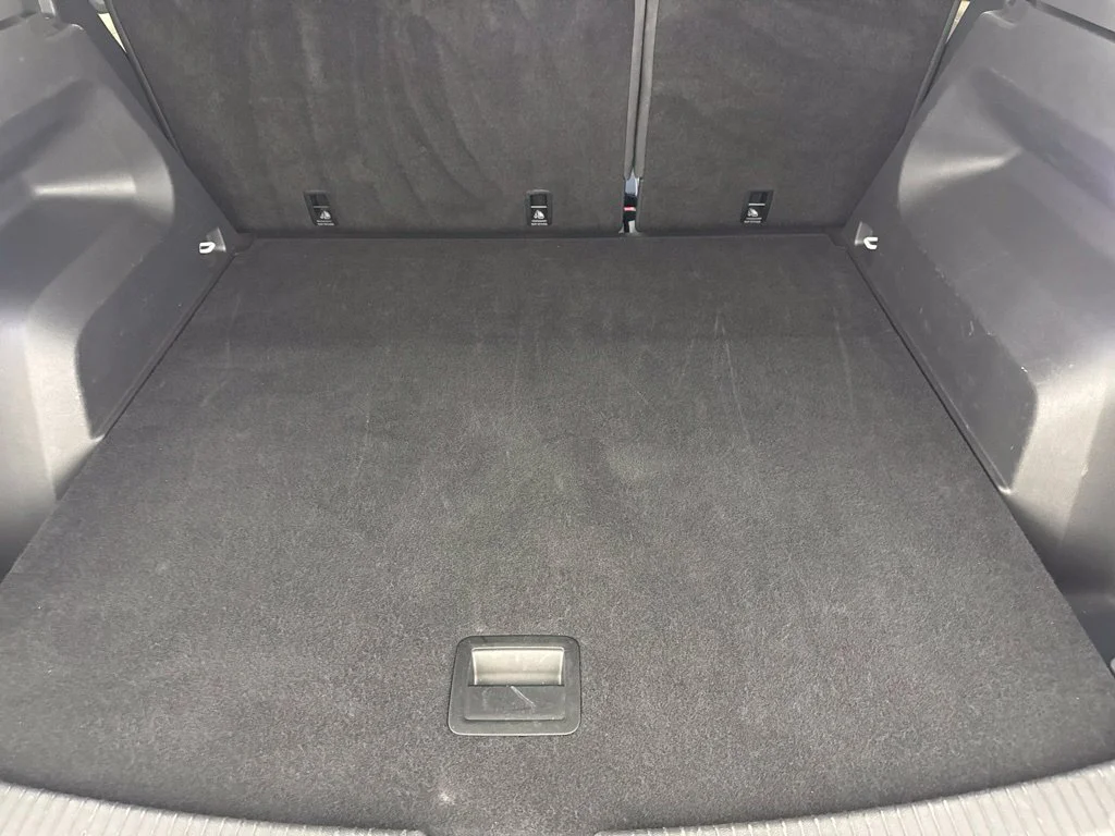 Used 2025  Volkswagen 2.0T SE w/Technology image 28