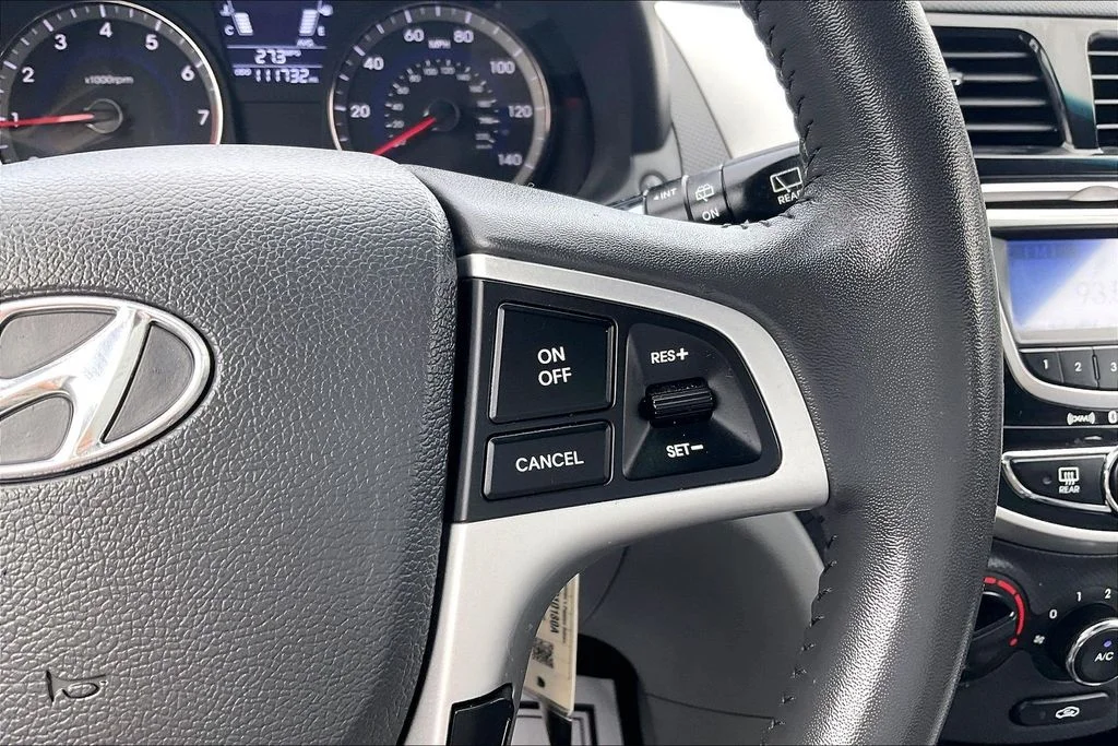 Used 2013 Black Hyundai SE image 18