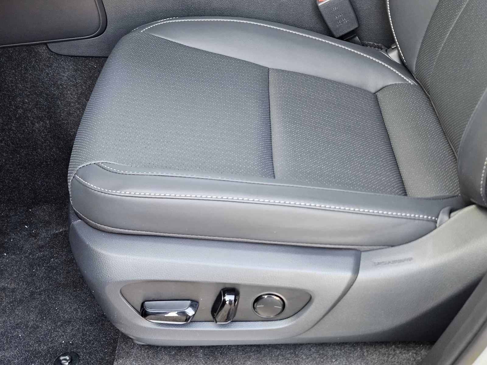 Certified Used 2026 INCOGNITO Lexus Premium+ image 18