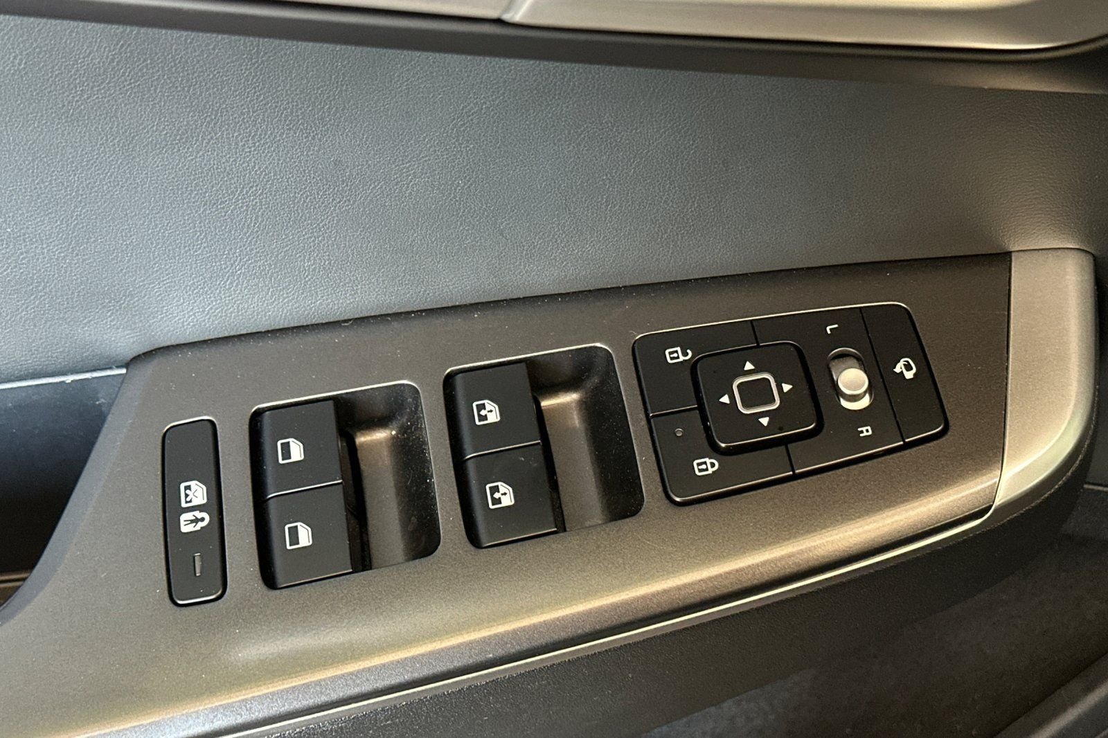 Used 2024 Blue Kia Light image 12