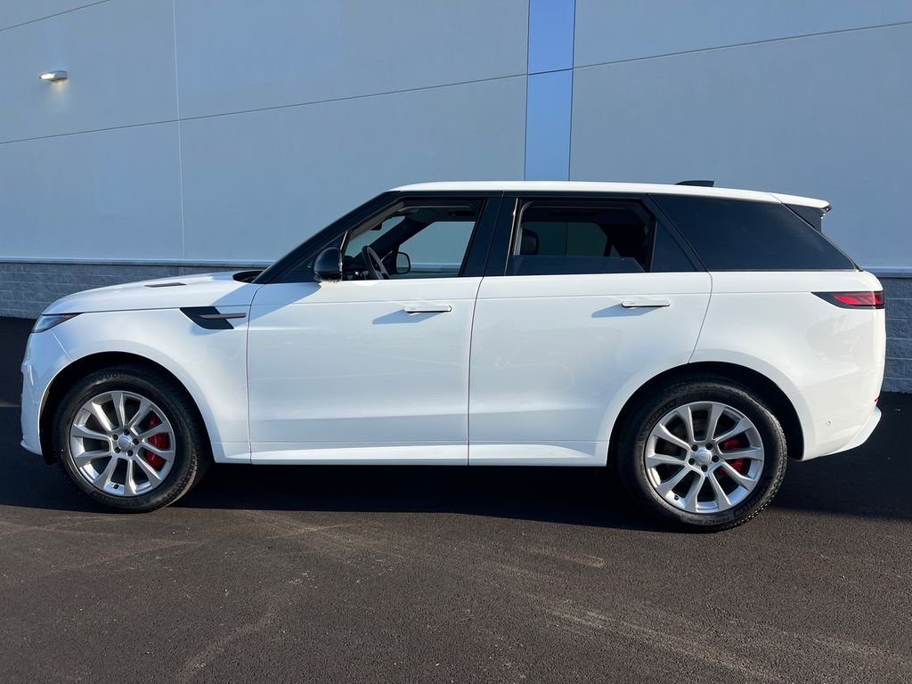 Used 2024 White Land Rover Dynamic SE image 4