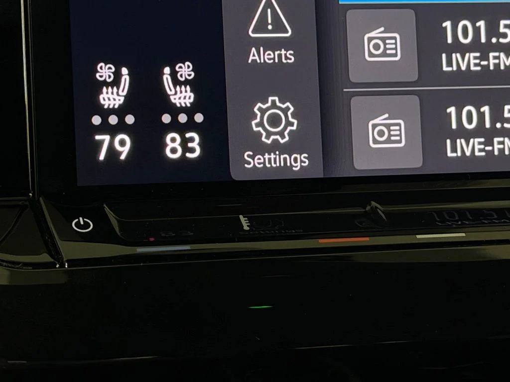 2025 Volkswagen Atlas Cross Sport SE w/Tech - Photo 18