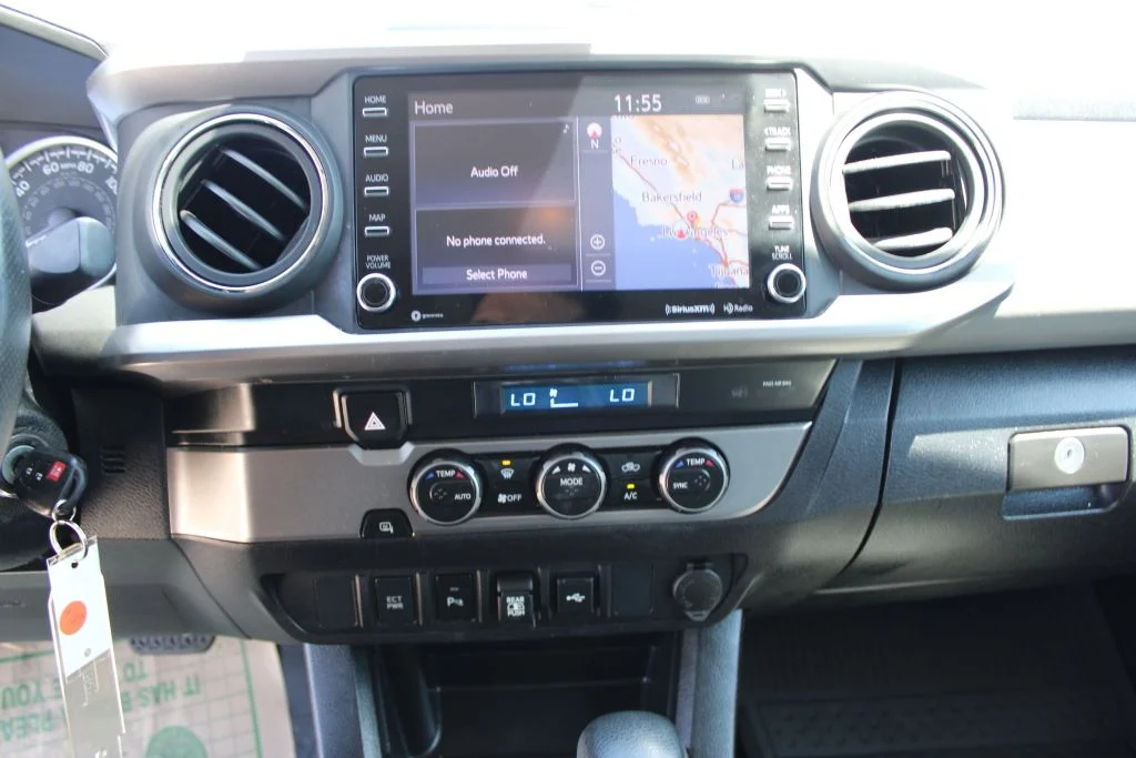 Used 2022 White Toyota SR5 image 21