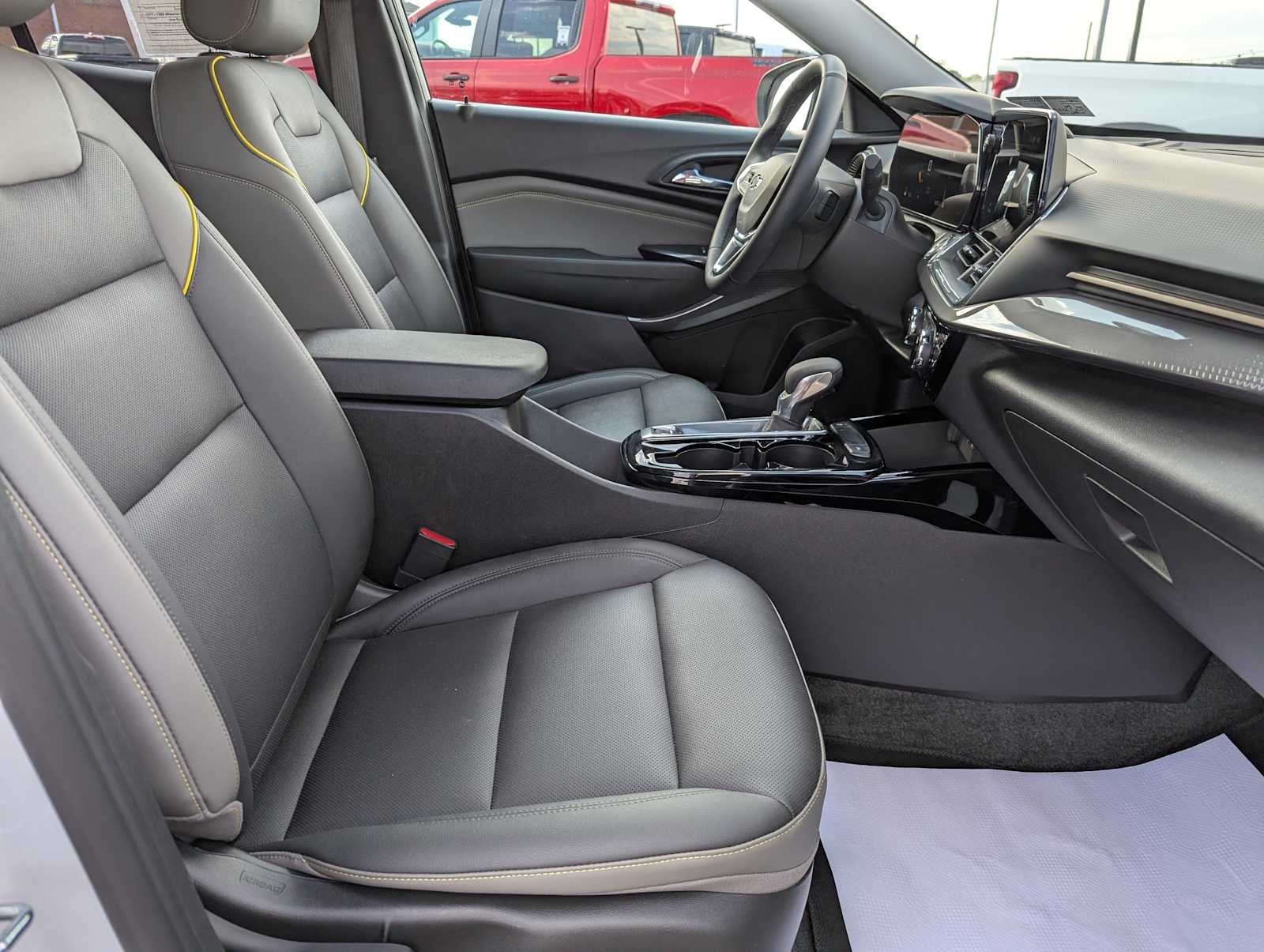 Used 2024 Summit White Chevrolet ACTIV image 41