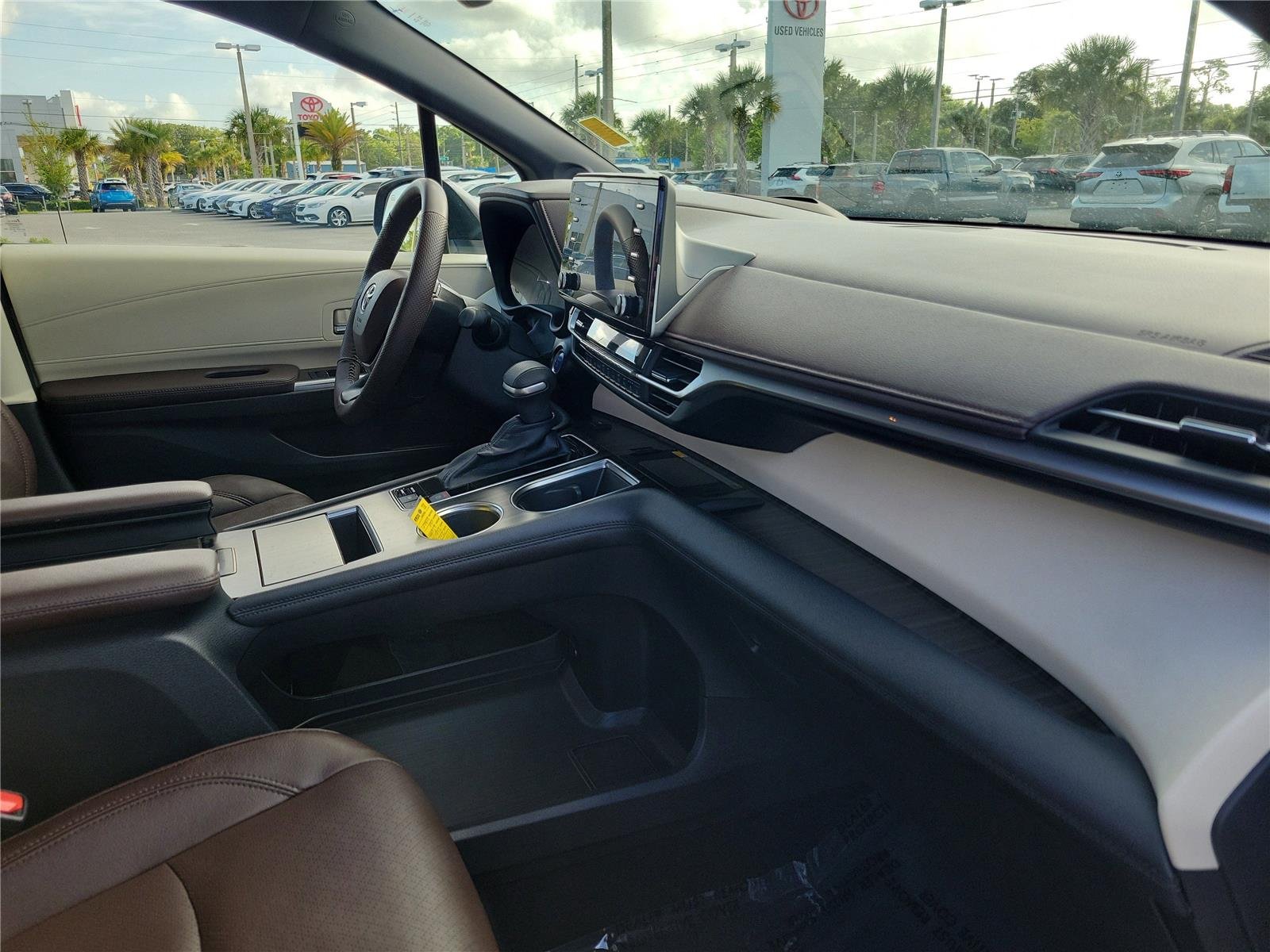 Used 2022 Predawn Gray Mica Toyota Platinum image 35