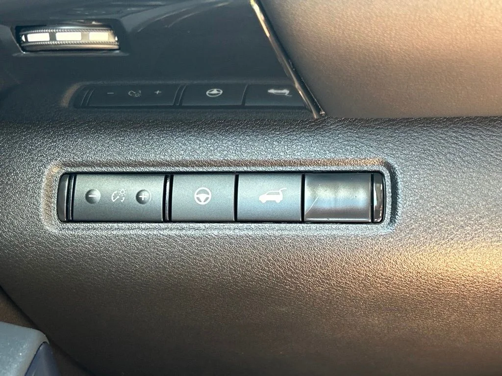 Certified Used 2025 White Nissan SV image 33