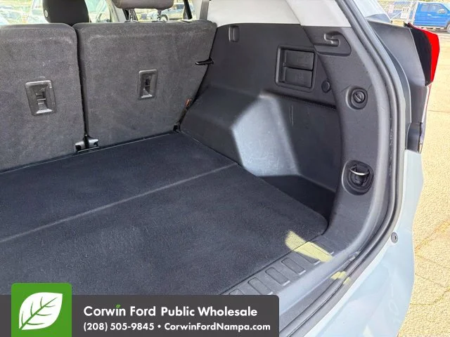 Used 2021 Summit White GMC  image 32