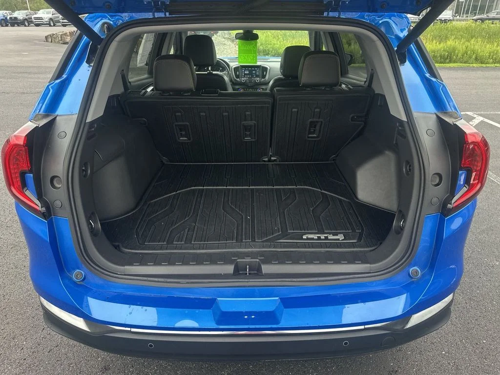 Used 2024 Blue GMC AT4 image 30