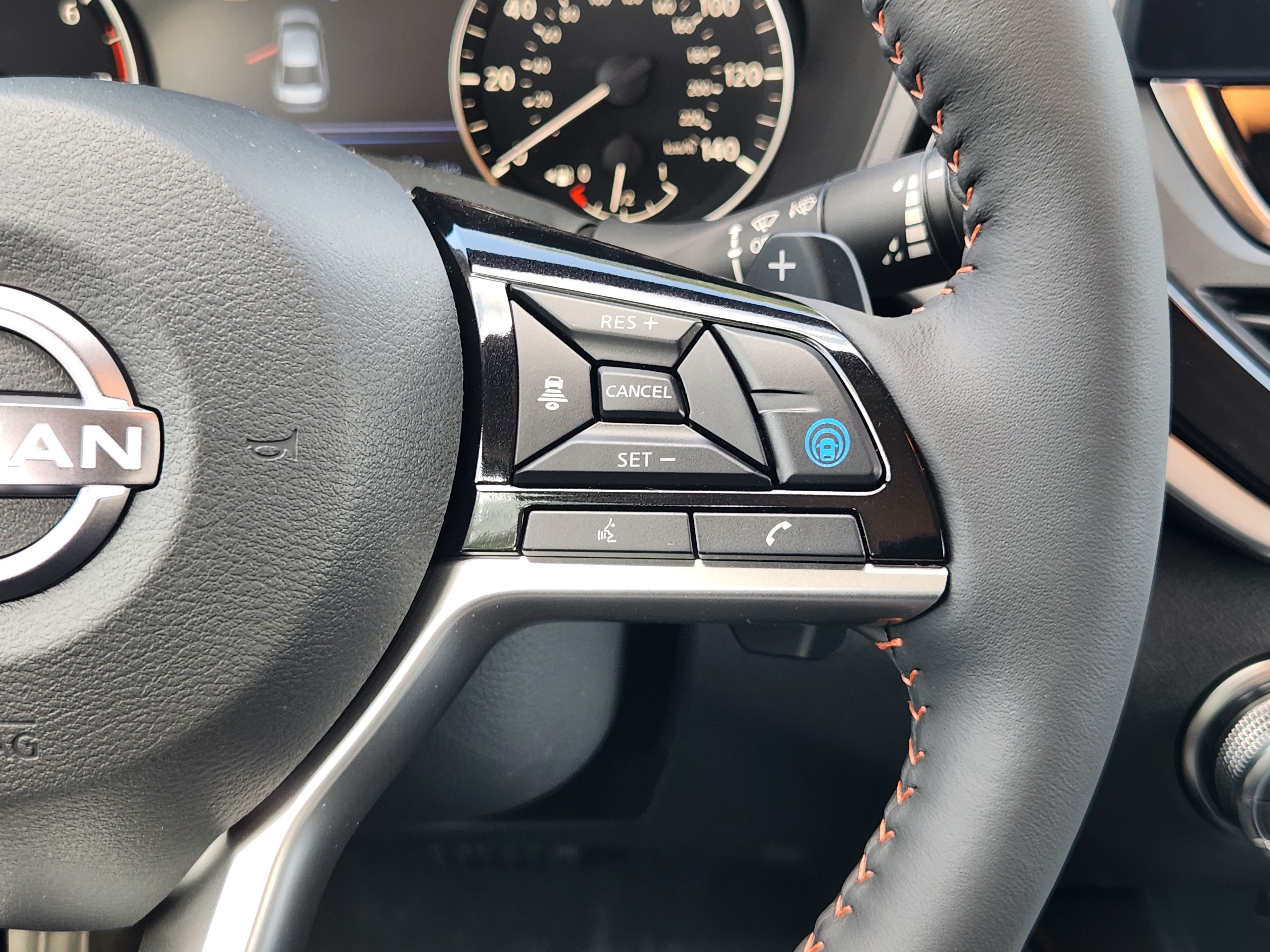New 2026 Gray Sky Pearl / Super Black Two-tone Nissan SR image 29
