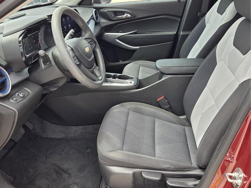 Used 2024 Crimson CHEVROLET FWD 4DR LS image 10