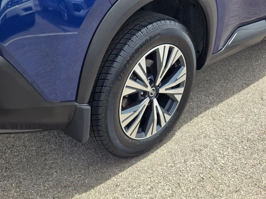 Used 2021 Blue Nissan SV image 10